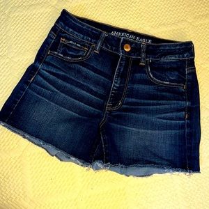 American Eagle Outfitters Super Stretch
Jean Shortie size 8 B15